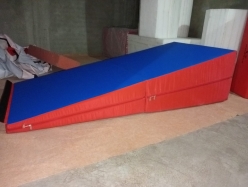 Grip Incline Mat (Foldable) for Gymnastics | Foldable Ramp Mat with High-Density Foam | Anti-Skid Bottom | Lightweight & Portable for Home, Schools, Institutions, Gymnasium